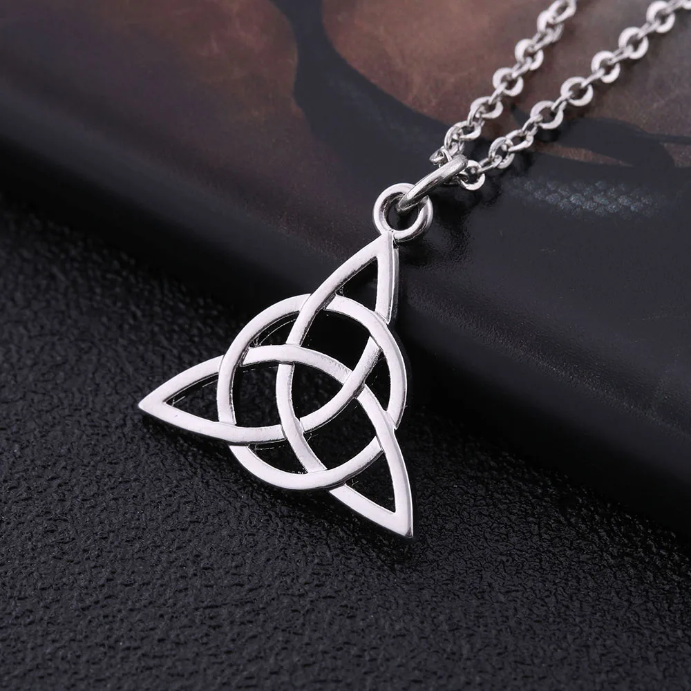 Skyrim Viking Celtics Love Knot Geometric Pendant Necklace Antique Sliver Triquetra Chain Necklace Amulet Jewelry for Women