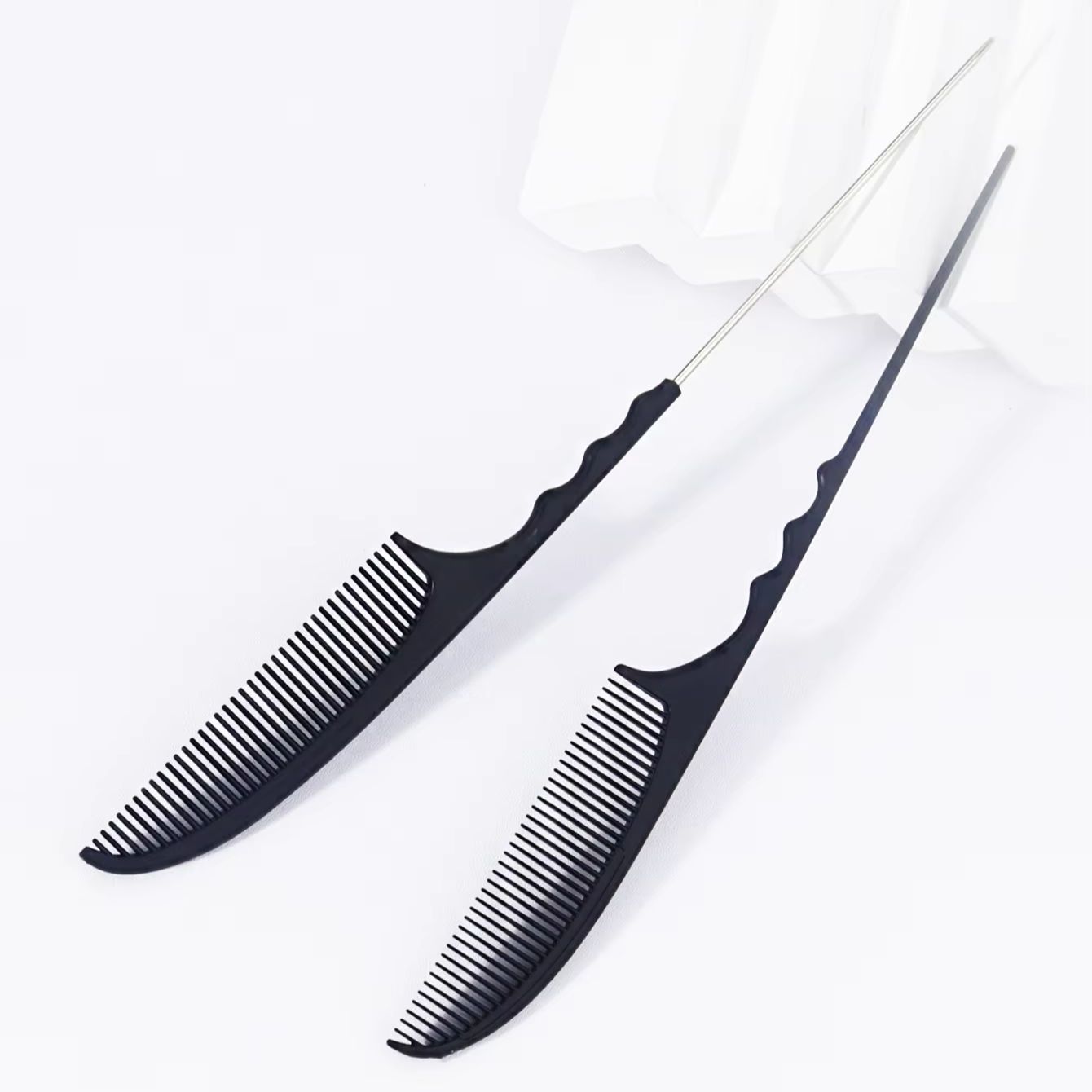 1pc Anti-static mouse tail comb,comfortable handle,used for hair styling and dyeing Special for real hair