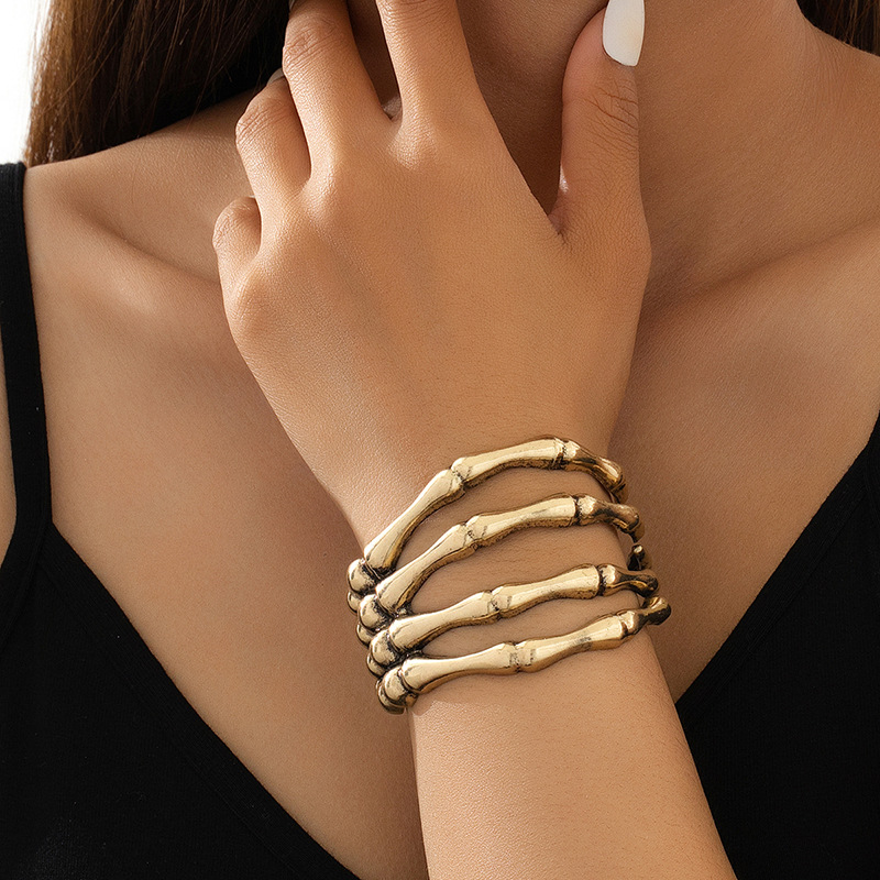 1PC Exaggerated Hollow Ghost Hand Cuff Vintage Skeleton Claw Bracelet, Metal Jewelry for Women, Halloween Party