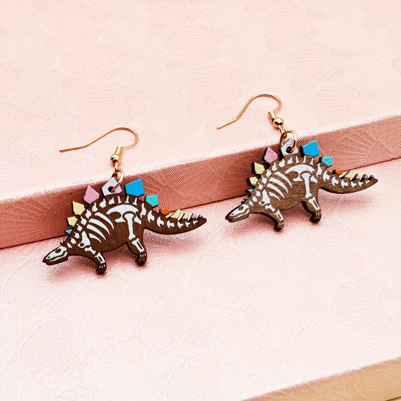 1 Pair, Cute Dinosaur Wooden Printed Earrings --Cute Colorful Design, Small and Personalized Trendy Items, Suitable for Holiday Gifts, Circus Zoo Scenes