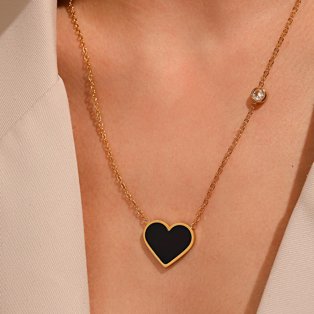 Stainless Steel Necklaces New Senior Elegance Black Heart Pendant Chain Fashion Zircon Necklace For Women Jewelry Banquet