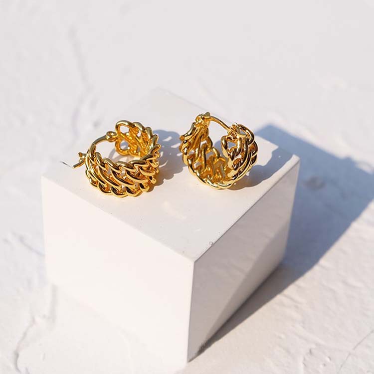 【Hongtai Store】HUANZHI 2023 Hyperbole Metal Gold Hollow Irregular Stud Earrings for Wo Girl Student Wedding Party Jewelry