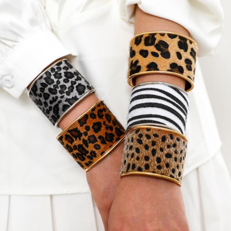 【Year-End Sale】The same fashion sweet cool hot girl leopard zebra print bracelet opening exaggerated hand ring women