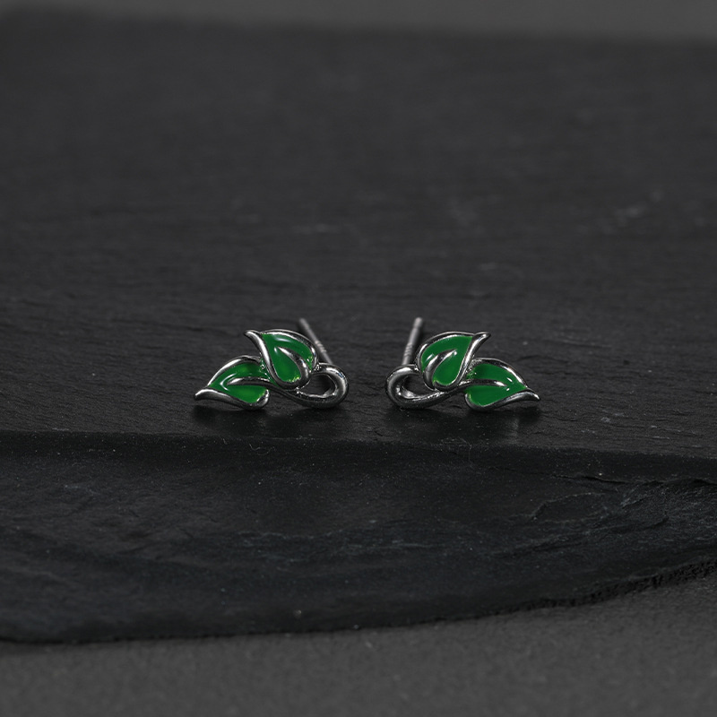 【Cheap】925 Silver Plated Earrings Female Male Niche Design 2023 New Fashionable Green Leaf Dopamine Cute Earrings
