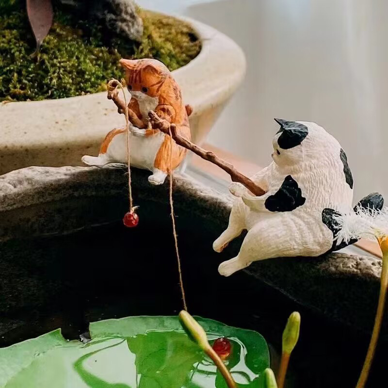 1Pc Fishing Cat Ornaments Aquarium Decor Fish Landscaping Cartoon Fishing Cat Statue Mini Resin Figurine Home Decoration 5a63