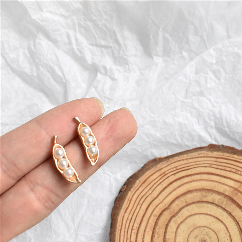 【Hongtai Store】Alloy Pearl Small Earrings Vintage Cute Stud Earrings Golden Asymmetric Twig Star Pea Brincos Fashion Jewelry