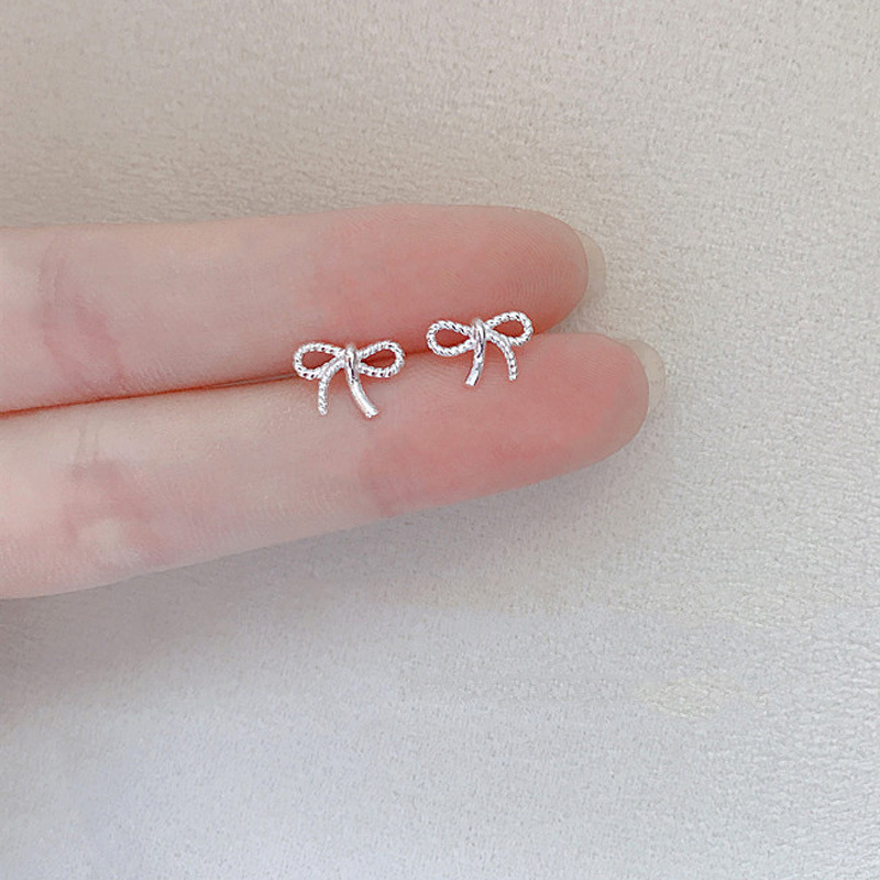 【New Arrivals】Sweet and Cute Bow Earrings Hollow Simple Small Earrings Female Student Ear Jewelry 2024 New