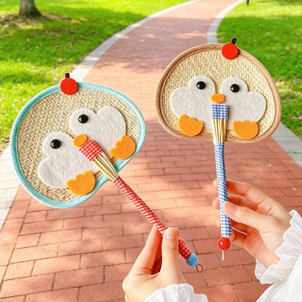 Gift Penguin Hand-Woven Fan Cute Portable Decorative Handheld Fans Eco-Friendly Lightweight Hand Cranked Fan Summer Use