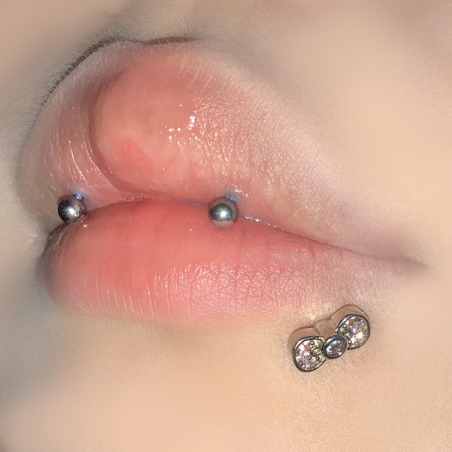 【New arrivals】Diamond Bow Outer White Pink Titanium Steel Lip Nail Ear Bone Cute Sweet Yiwu Jewelry