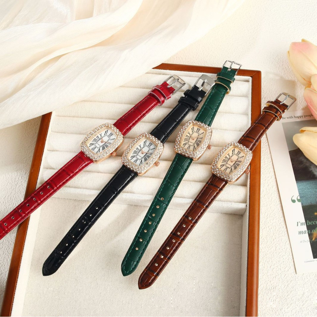 【Hot New Release】Attract Customers with Our Exclusive Women's Watch: The 'Little Green Table' Design Features a Unique 'Dove Egg' Dial and a Star-Studded Dial, Perfect for Trending Fashion.