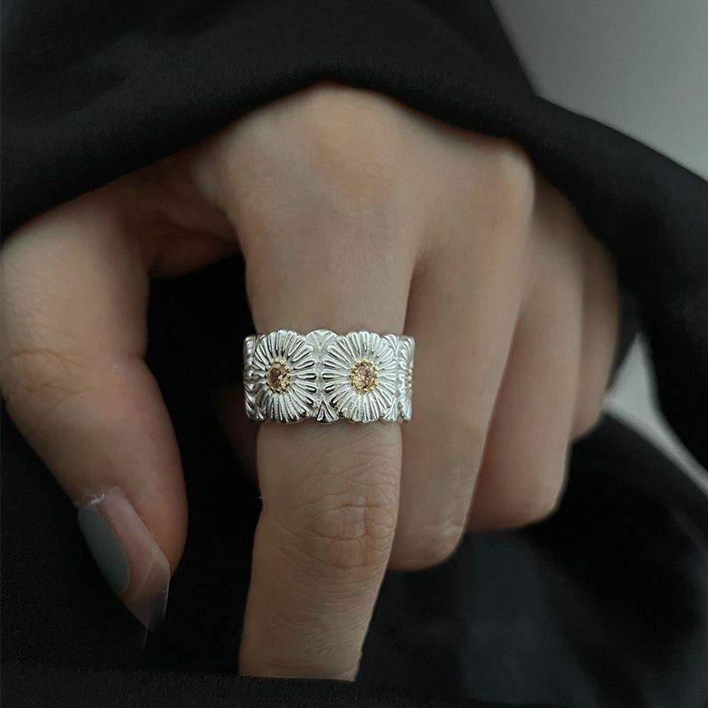 【Fashion-forward】Vintage Fashion Daisy Personality Ring Female Male Couple Trendy Cool Direct Silver