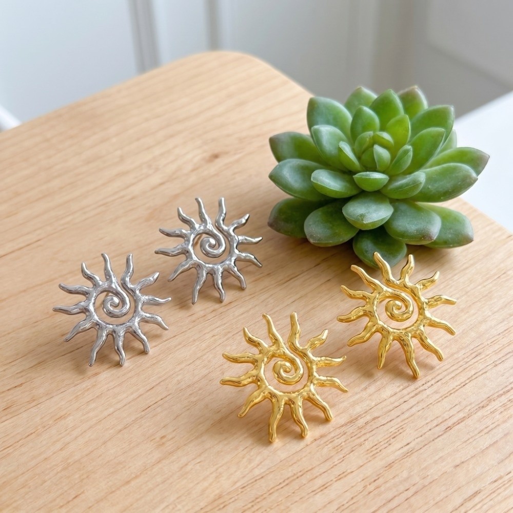 Temperament Unique Sun-shaped Flower Earrings Hollow Out Light Metal Stud Earrings Stainless Steel Elegant Sun Ear Stud Gifts