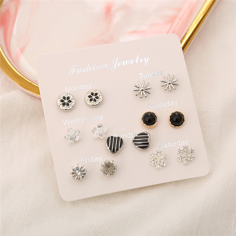 【Hongtai Store】7 Pairs Week Earrings for Wo Fashion Crystal Imitation Pearls Heart Stud Earrings Set with Card Jewelry