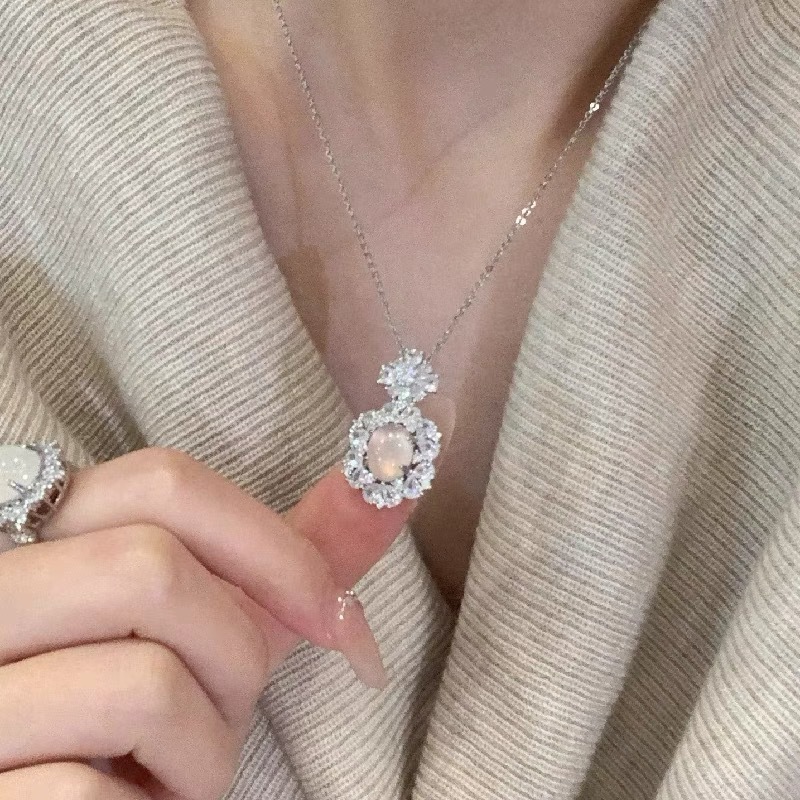 【New arrival】Super Flash Exquisite Micro-inlaid Zircon Oval Pendant Clavicle Chain Women's Commuter Accessories White Natural Stone All-match Necklace
