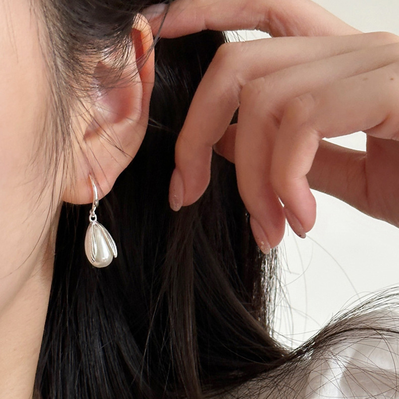 【Prices are Now don't beslow】Pearl Bud Ear Hook Earrings Women's Niche Design Sense Luxury Retro Style Earrings 2023 New Fashion