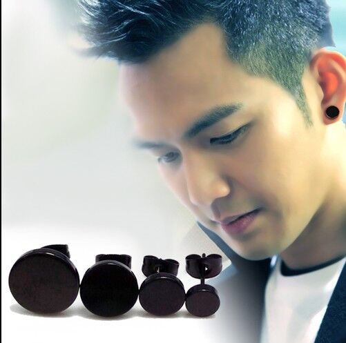 【New Arrivals】Singing war record Ou Hao with earrings Korean personality men's titanium steel black single fashion men's AD02