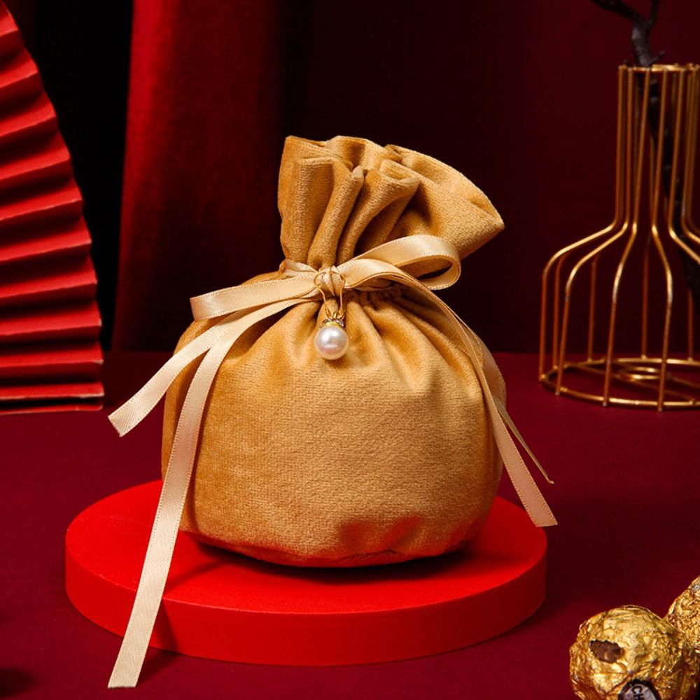 Creative Chinese Drawstring Candy Bag Velvet Tassel Flannel Gift Bag Red Exquisite Wedding Gift Bag Guests