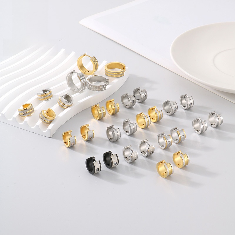 Haoyi's new stainless steel earrings personality trend for men and women titanium steel 18k gold frosted diamond-encrusted round earrings