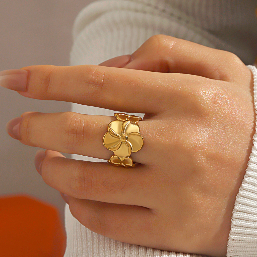 Titanium Steel Retro Gold Flower Rings Adjustable Female Stainless Steel 18K Gold Fashion Women Jewelry Gifts