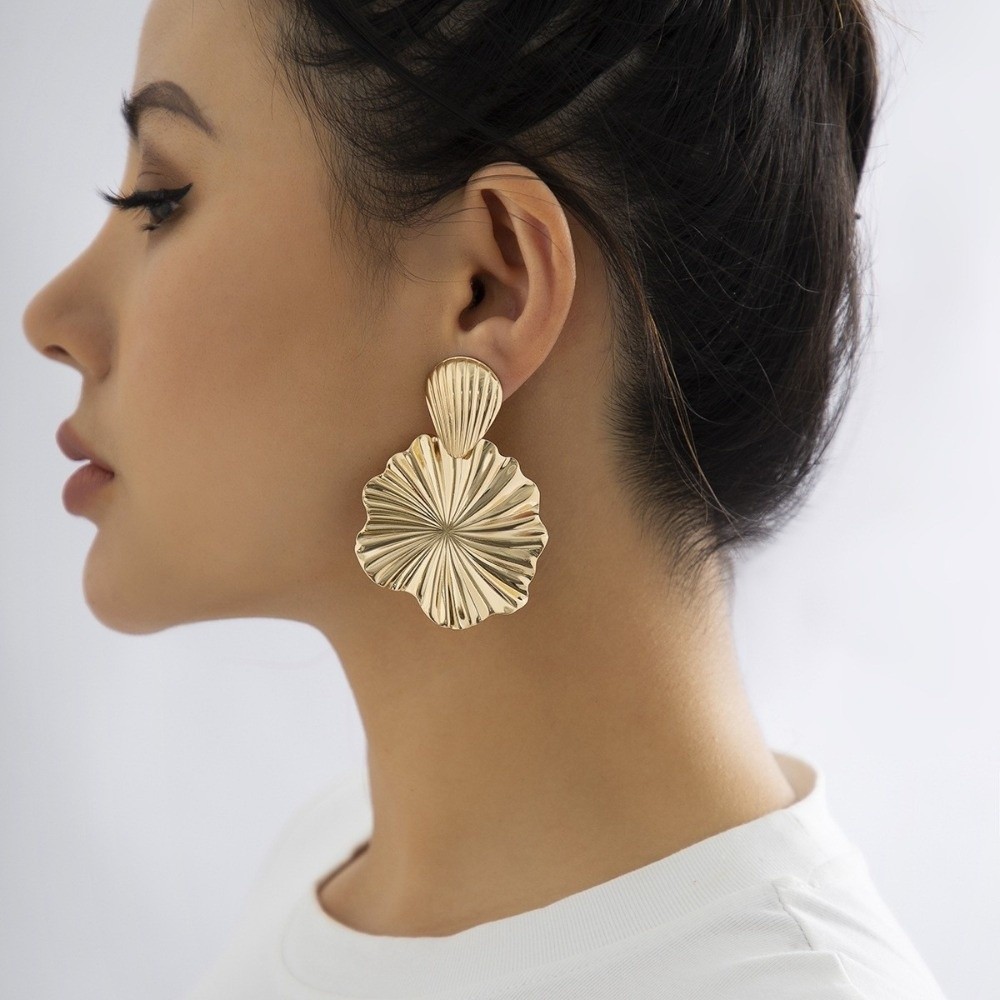 Elegant Color Lotus Leaf Earrings Wrinkle Alloy Geometric Drop Earrings Ladies Jewelry Ellipse Round Pendant Earrings Women Fashion
