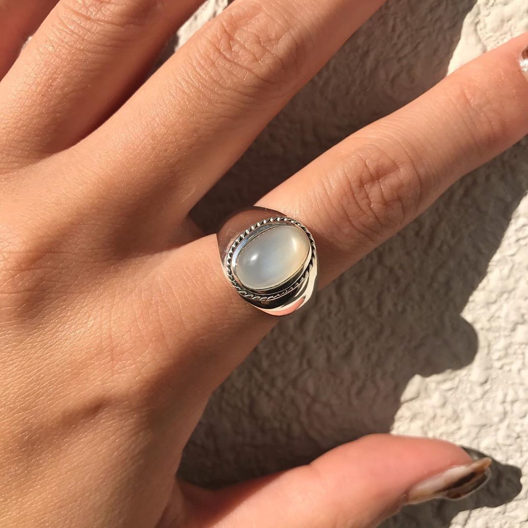 【Prices are low- Now don't beslow】Oval White Jade Women's Geometric Court Style Retro Elegant Open Ring Food Finger Ring Fashion