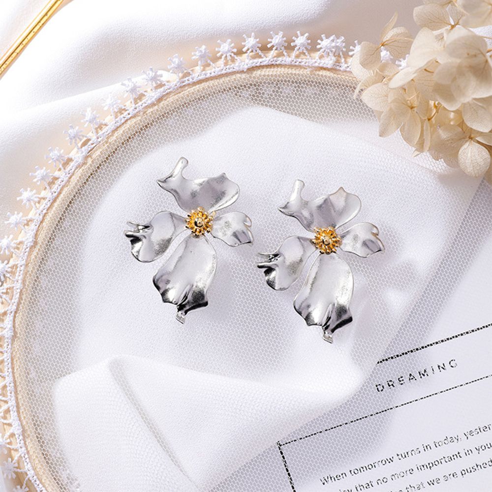 【Hongtai Store】Vintage Gold Silver color 3D Flower Big Stud Earrings For Wo Personality Exaggerated Earrings