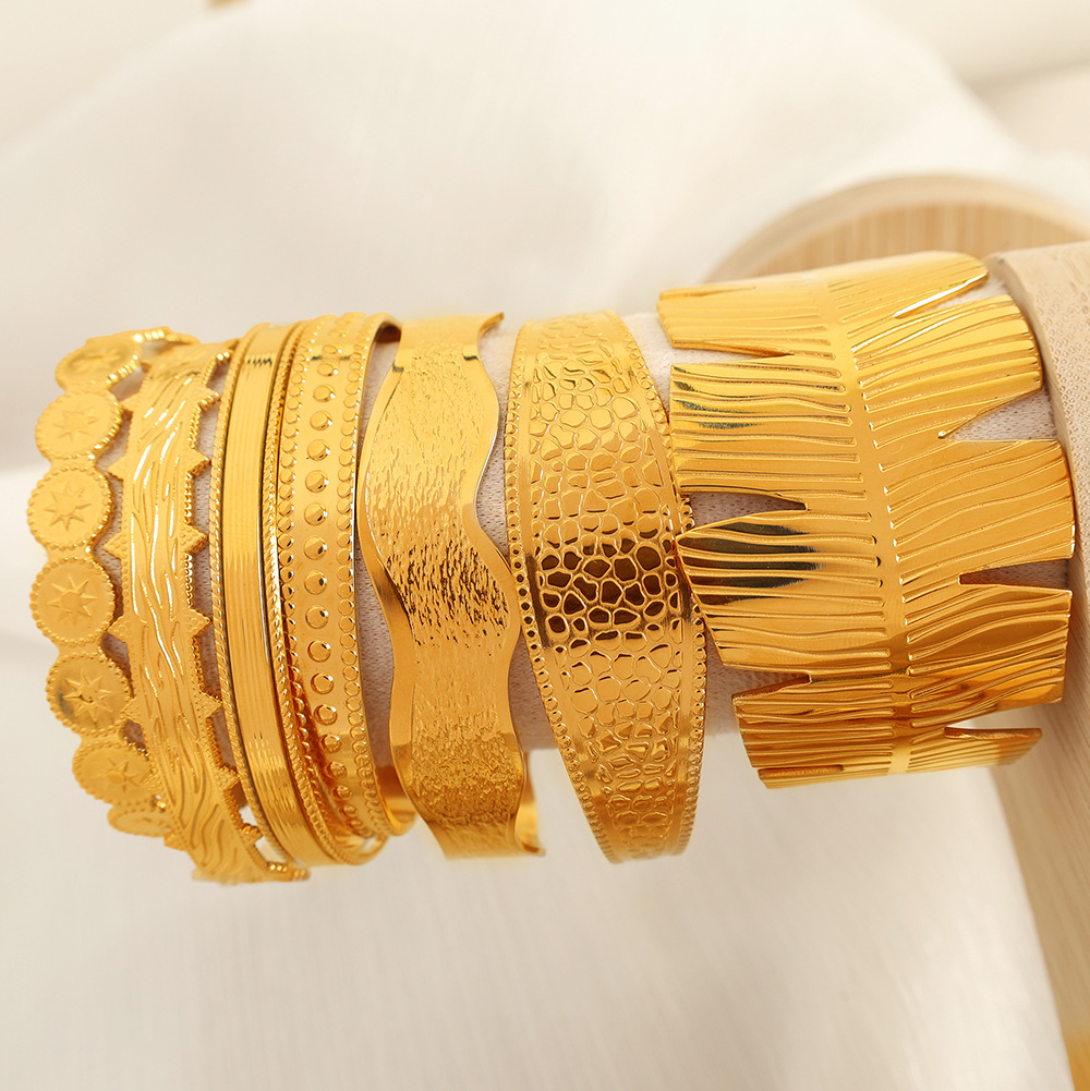 designs】Titanium Steel Opening Adjustable Bracelet Irregular Bracelet Light Stacked Wearing Women's Mang Star Leaf Pattern Bracelet