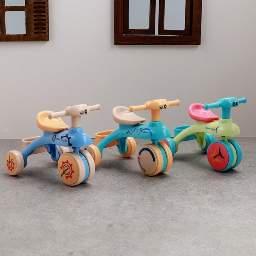 1Pcs Cute Mini Dollhouse Tricycle Home Scene Ornament Miniature Simulation Small Bike Doll House Accessories Model Toys