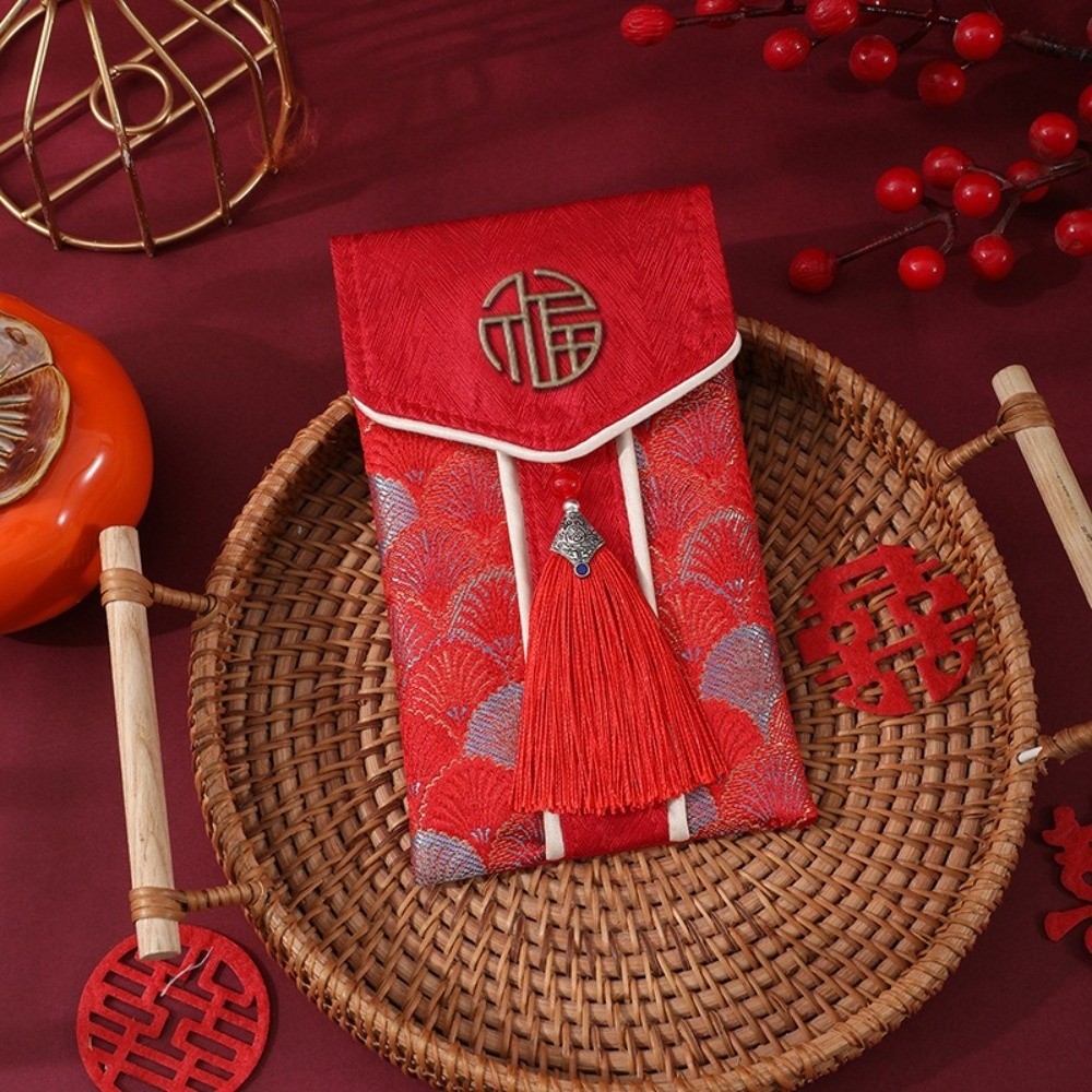 Red Bag Embroidery Craftsmanship Chinese Style Red Envelope Exquisite Traditional Wedding Gift Red Envelope with Tassel Ten Thousand Yuan Best Wishes Envelope Chinese New Year