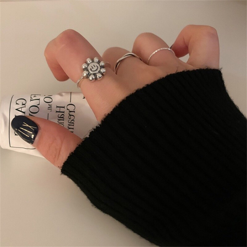 【Prices are low- Now beslow】Korean Style Smiley Face Flower Ring Women's s925 Vintage Daisy Fashion Niche Design Finger Ring Bracelet