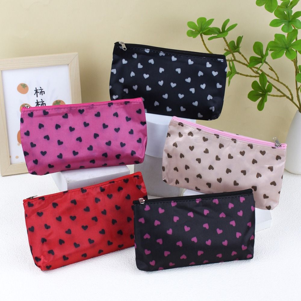 Portable Heart Pattern Makeup Bag Large-Capacity Fashion Design Zippered Toiletry Storage Bag Space Saving Cosmetics Storage Box Travel