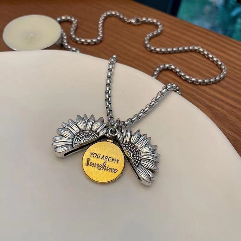 【Hottest Trends】Sunflower Titanium Steel Necklace Women's Tie Didi Cool Hip-Hop Men's Trendy All-Match Vintage Accessories Pendant Woolen Chain