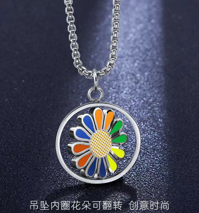 【Exclusive Offer】Rotating Sunflower Necklace Men's GD Daisy Tide Pendant Women's Tide Brand Men's Niche Hip Hop Titanium Steel Decoration Accessories