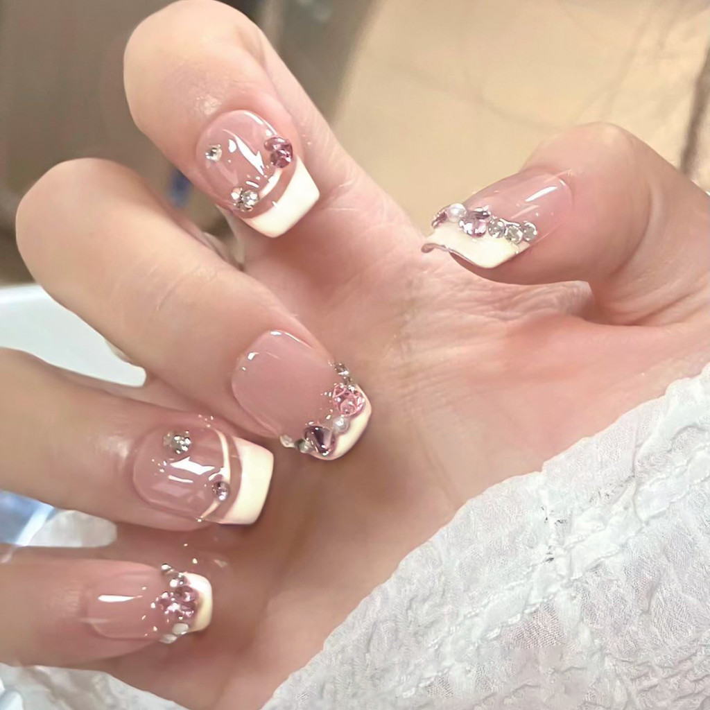 24Pcs Long Red Heart Fake Nails with Glue DIY Art Design False Nails Simple Stylish Pattern Wearable Nails Artificial Nails