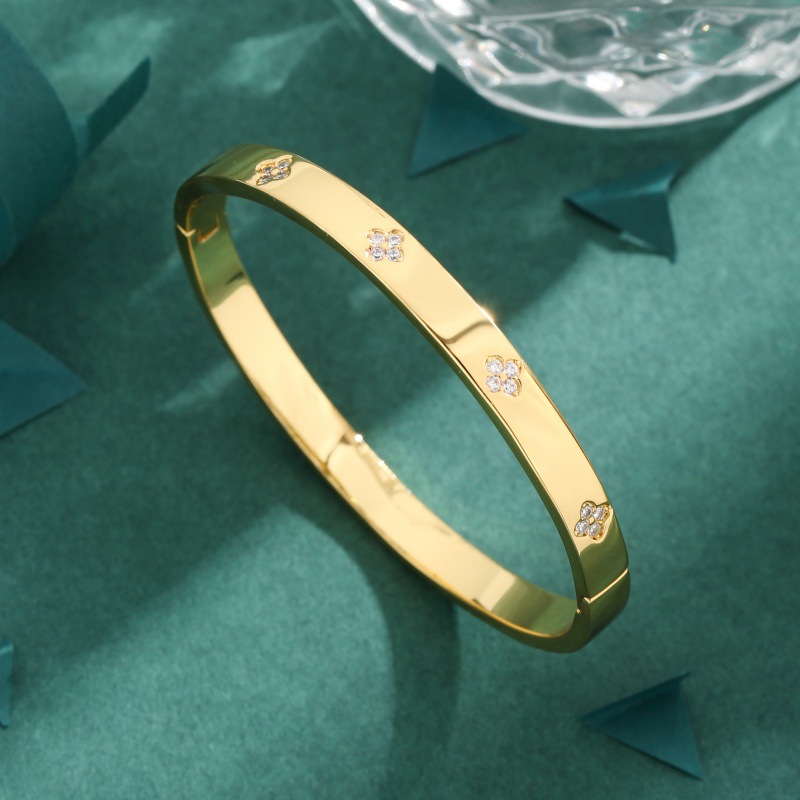 【Prices low- Now don't beslow】New Fashion Diamond Four-leaf Clover Plum Blossom Four-diamond Bracelet Women's Light Luxury Bracelet