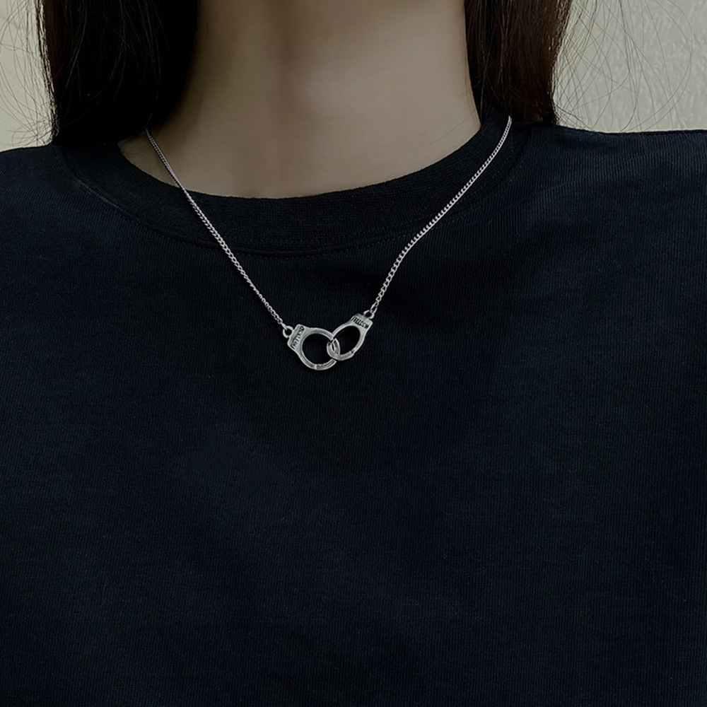 【New arrival】Ins Fashionable Handcuffs Necklace Women's Cold Style Vintage Collar Chain Hip-Hop Men's Fashionable Handcuffs Pendant Necklace