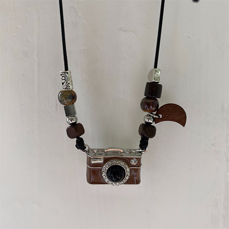 【Fashion-forward】Vintage Brown Camera Tassel Women Sweet Cool Girl Style Chain Design Sense Stacked Sweater Chain Accessories Men