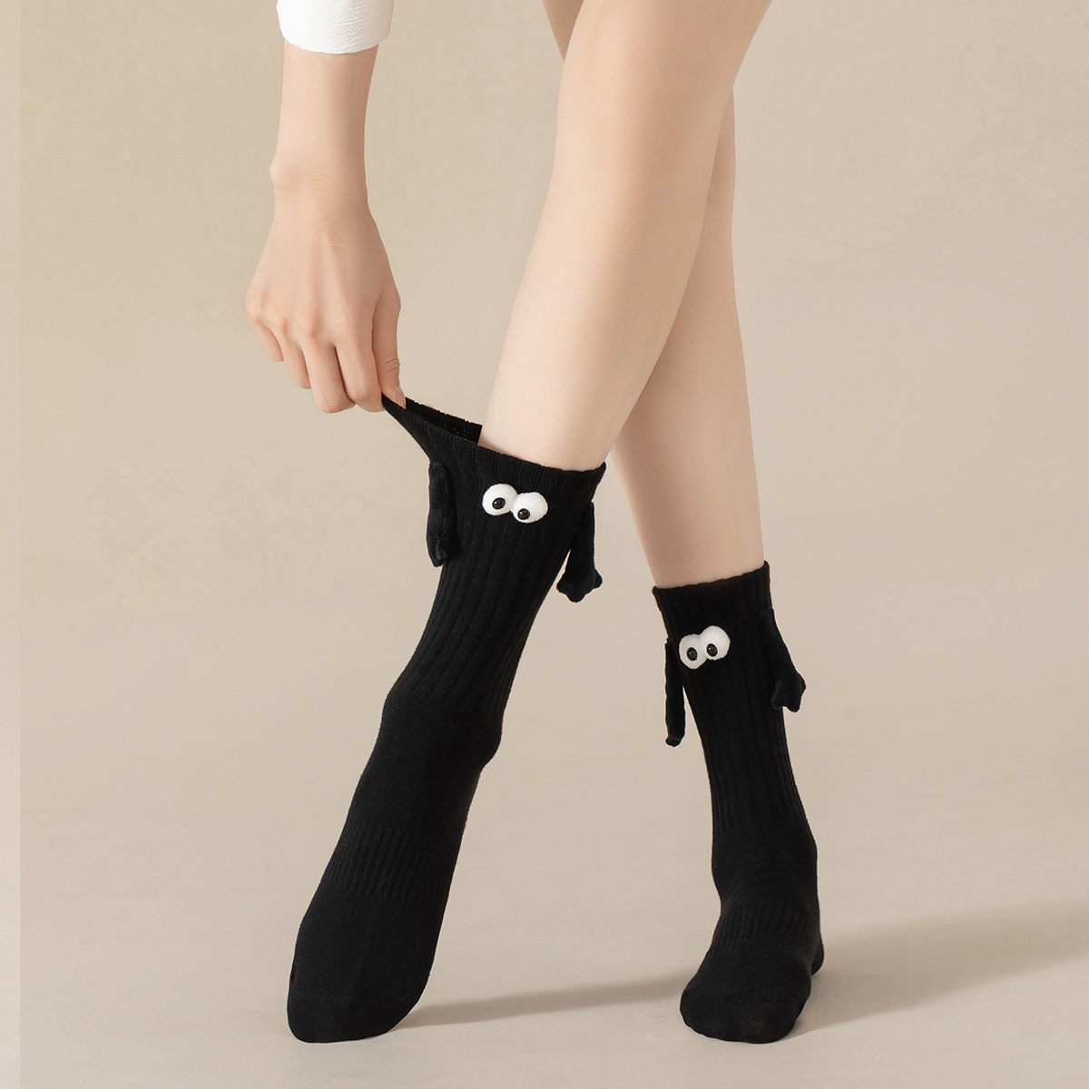 Wenefang Fashion 1Pair Club Celebrity Couple Socks Ins Fashion Funny Creative Magnetic Attraction Hands Black White Cartoon Eyes Couples Socks