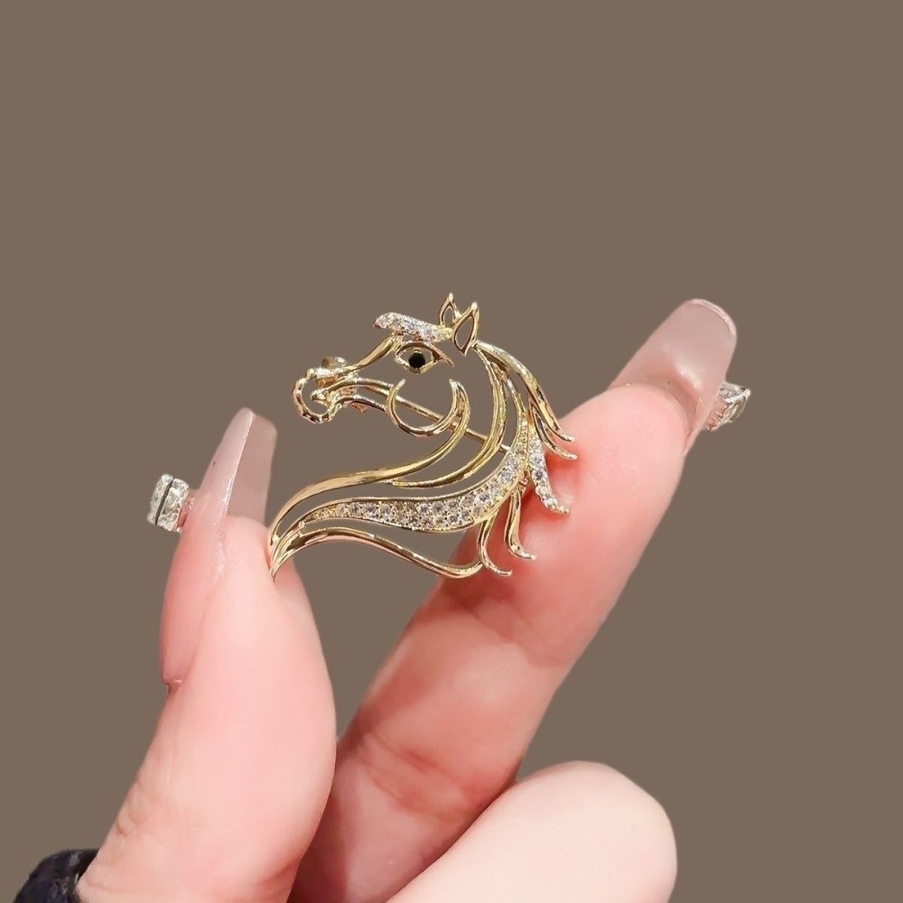 New Simple Exquisite Hollow Horse Brooch Versatile Temperament Small Brooch Hollow Pattern Animal Brooch Pin Fashion Clothing