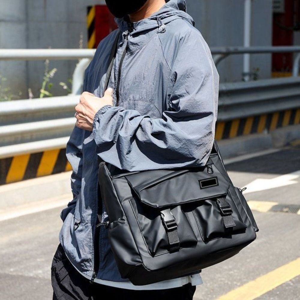 Cool Large Capacity Men Crossbody Bag Japanese Style Square Nylon Postman Bag Harajuku Lightweight Casual Messenger Bag Unisex
