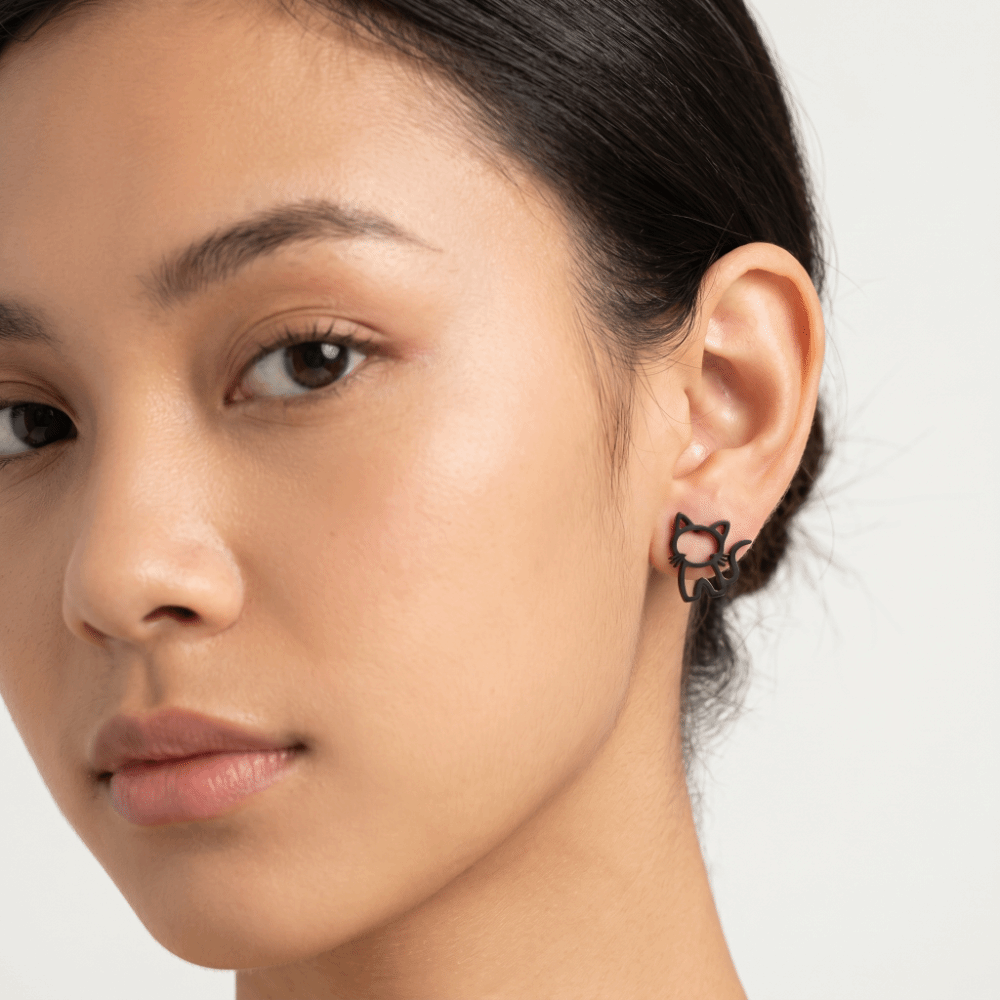 New Stainless Steel Cat Earrings Cute Design Trend Cartoon Hollow Out Ear Studs Fashion Punk Style Small Jewelry Daily