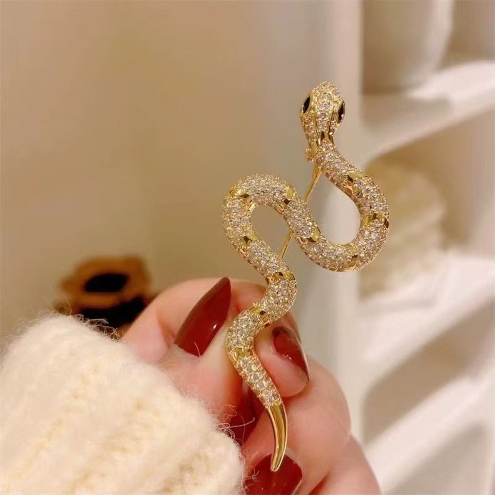 Unisex Vintage Zodiac Snake Brooch Sparkling Anti-slip Animal Collar Pins Minimalist Exquisite Elegant Snake Lapel Pin Girls