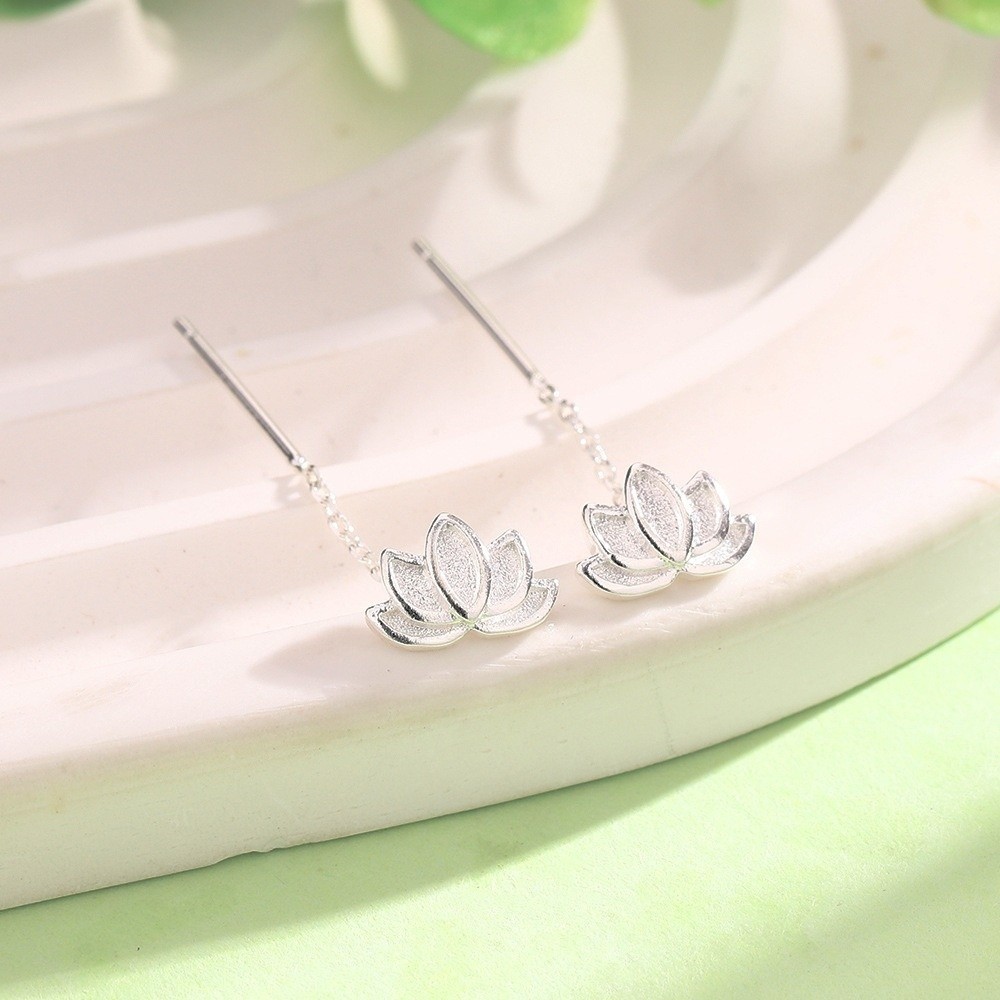 Vintage Elegant Lotus Tassel Earrings Light Trendy Style Charm Metal Earrings Dainty Ear Pendant Fashion Occasion