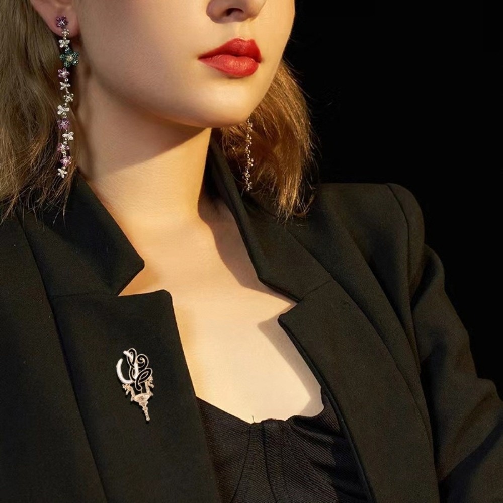 Vintage Dripping Oil Finish Entwined Retro Brooch Alloy Commemorative Brooch Thai-style Elegant Double Dragon Pin Party