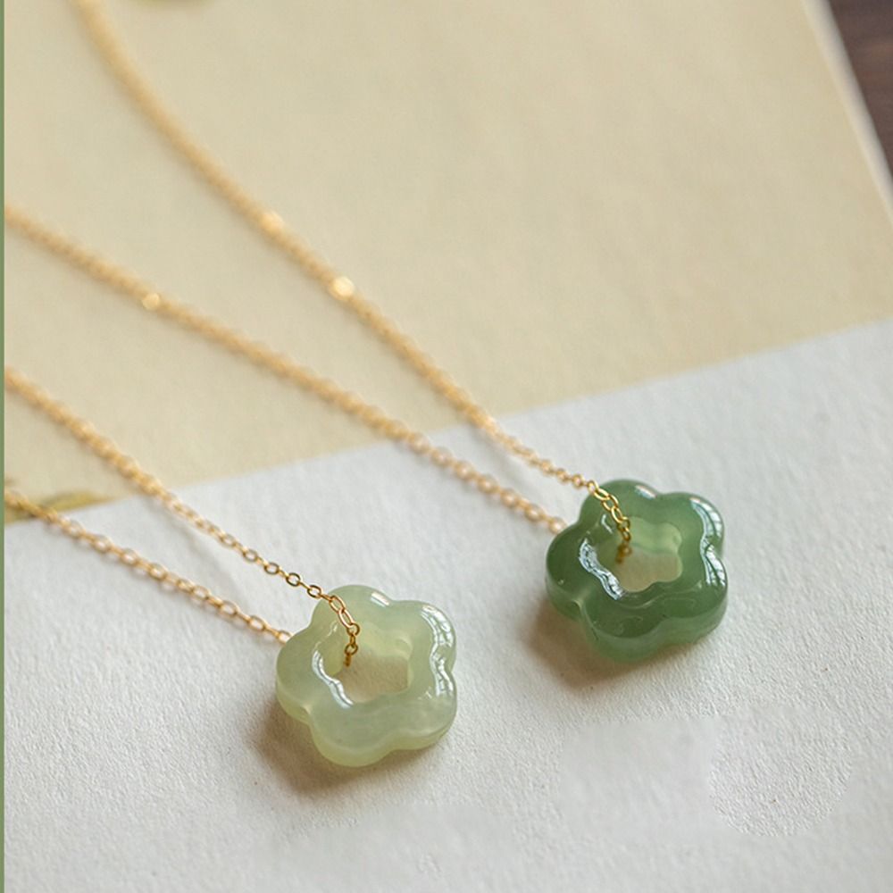 Elegant Hollow Carved Flower Shaped Pendant Necklace Neckchain Chinese Style Necklace Jewelry Accessories Choker Women