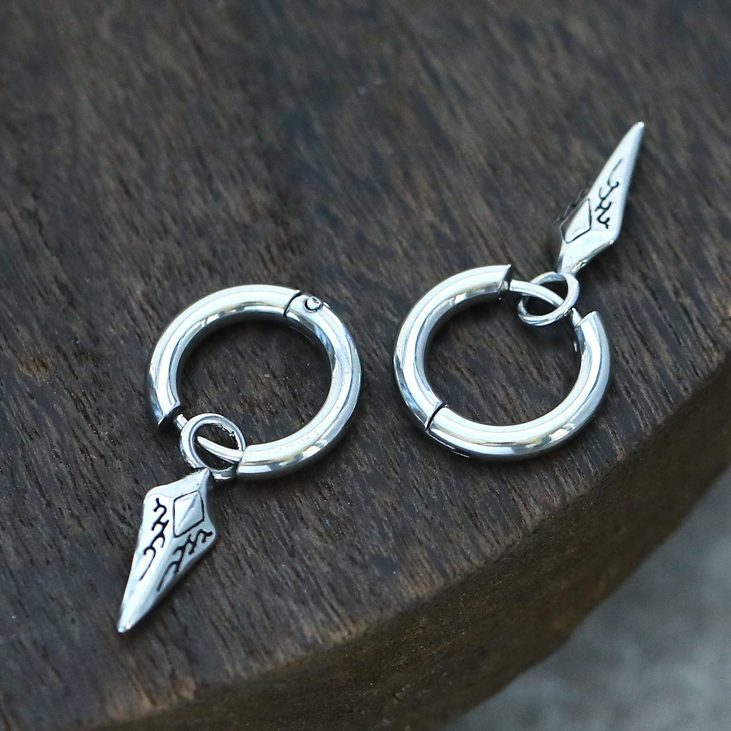 【Special offer】Personalized Retro Hip-Hop Stainless Steel Dart Earrings Men's Niche Ins Fashionable All-Match Earrings