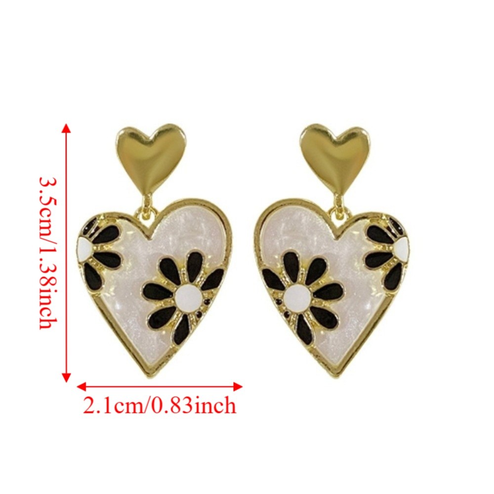 New Vintage Daisy Flower Earrings Sophisticated Design Elegant Heart-Shaped Earrings Lightweight Unique Pattern Retro Earrings Party