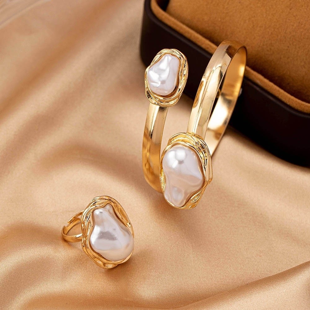 New Vintage Style Imitation Pearl Bracelets Gold Plated Adjustable Size Irregular Pearl Ring Alloy Necklaces Party Use