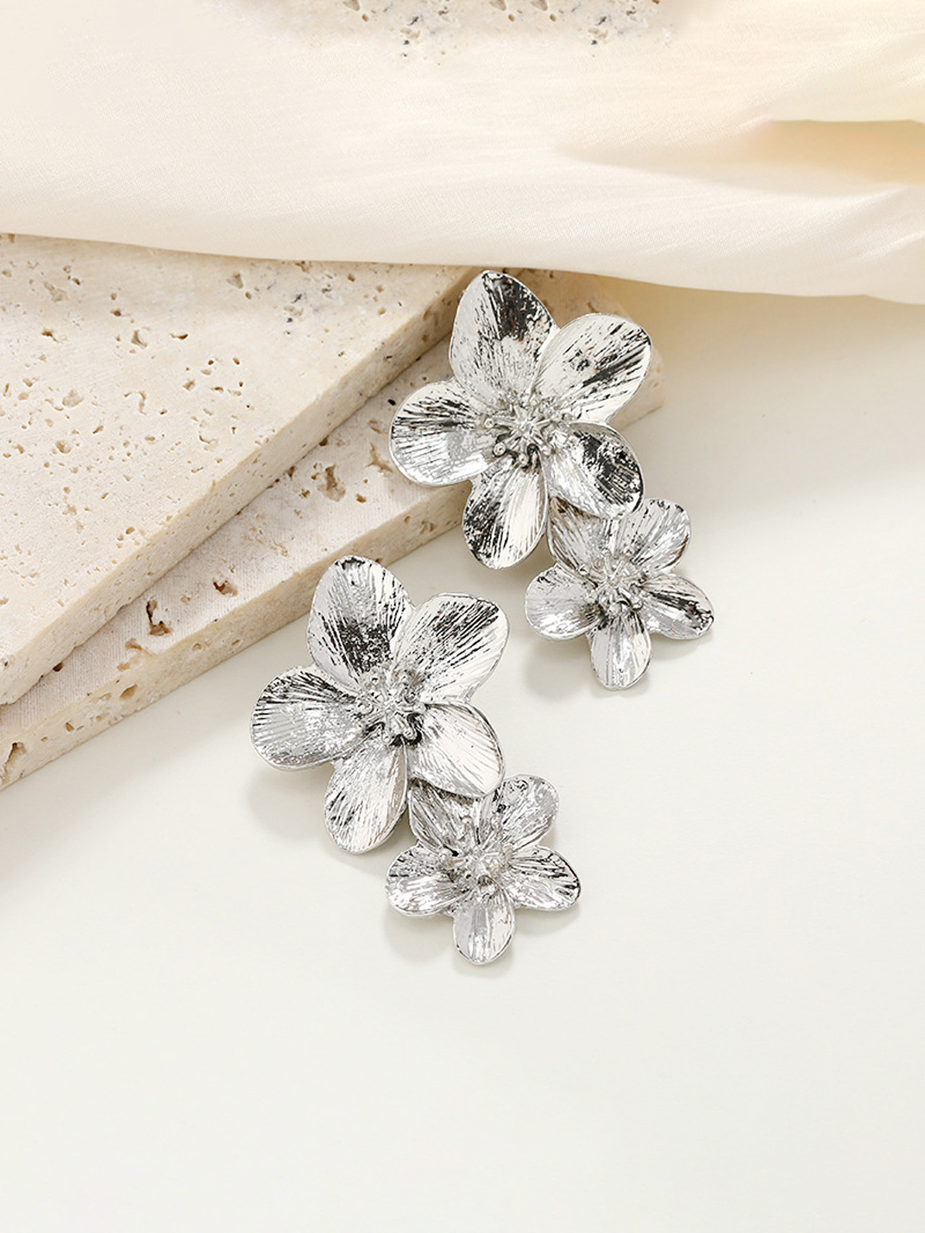 Yuanyan HUANZHI Silver Color Fashion Double Layered Flower Earrings for Women Girls Creative Trendy Women Metal Jewelry Gifts 2024 New