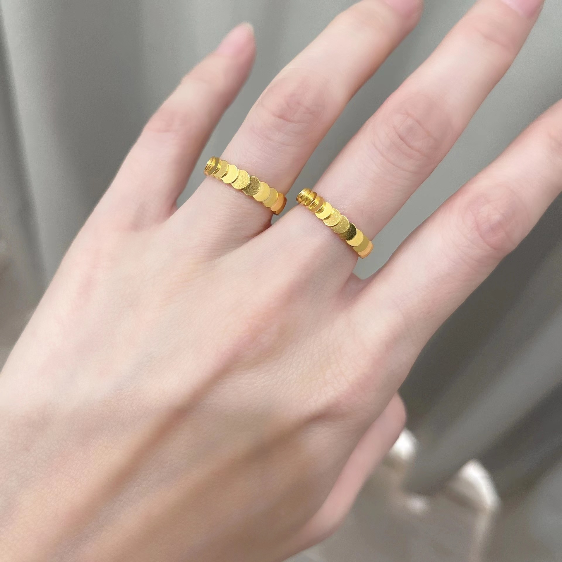 【Quality certifications】Solid Sparkling Fish Scale Round Sequin Ring Light Luxury 18K Gold Plated New Women